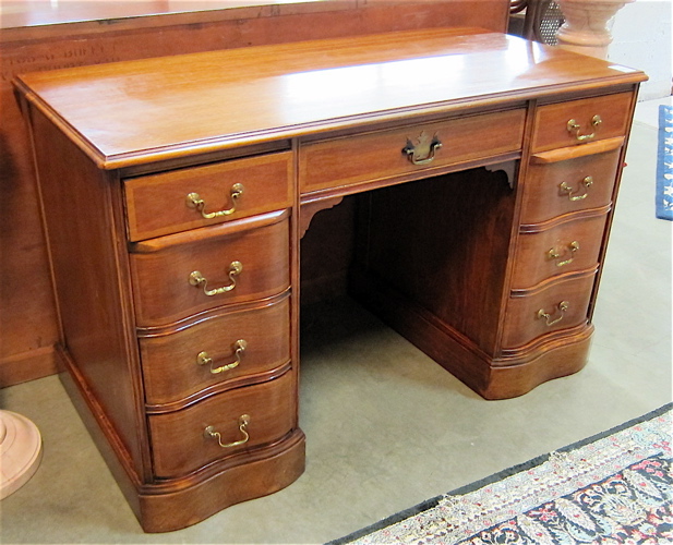 FEDERAL STYLE MAHOGANY WRITING DESK
