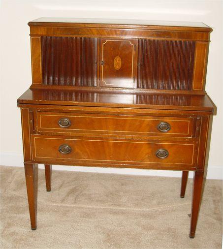 FEDERAL STYLE TAMBOUR DESK: Upper
