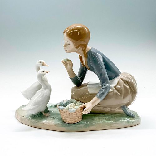 FEEDING THE DUCKS 1004849 -