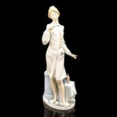 FEMALE PHYSICIAN 5197 - LLADRO