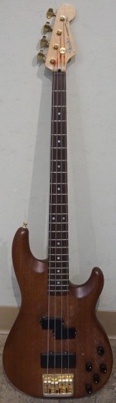 FENDER LYTE WALNUT BASS GUITAR