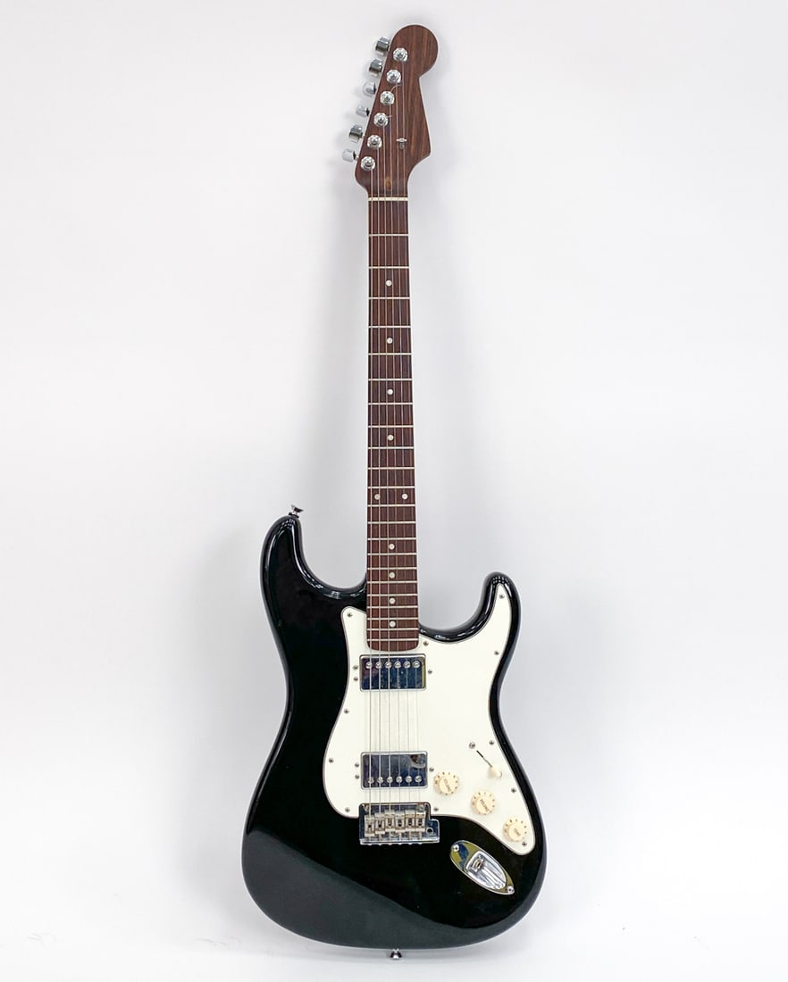 FENDER STRATOCASTER ELECTRIC GUITAR