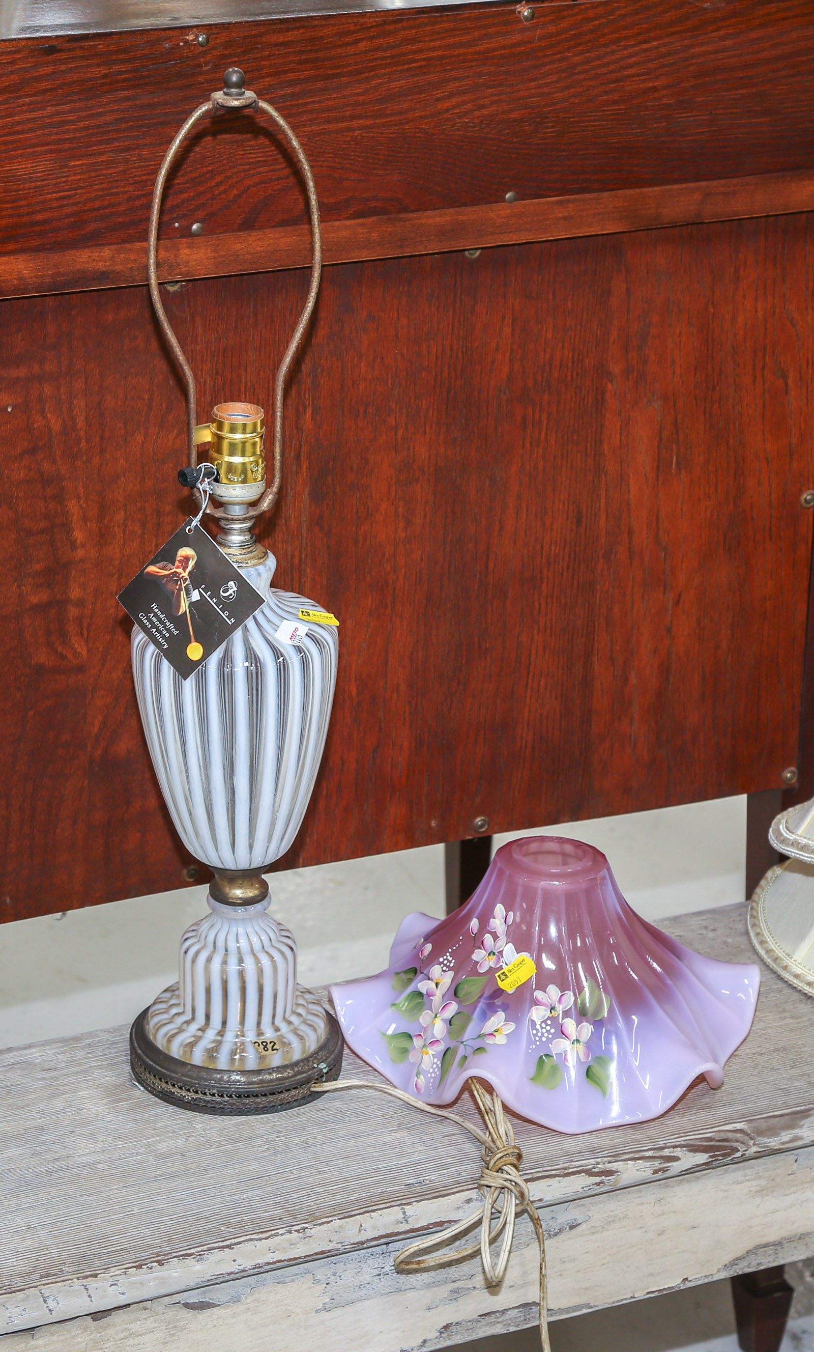 FENTON ART GLASS TABLE LAMP & GLASS