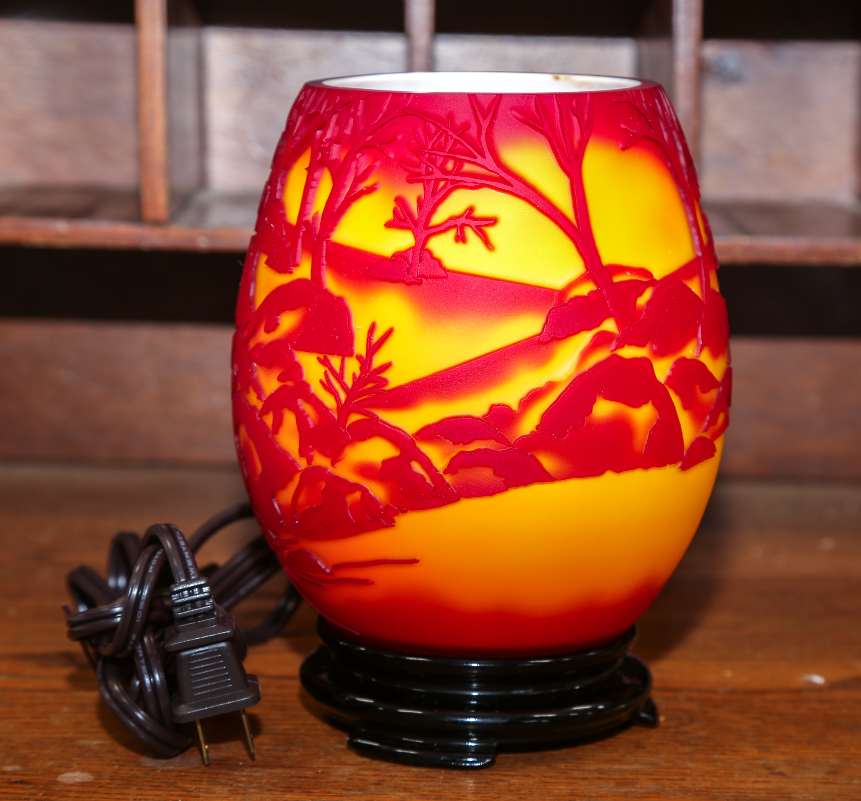 FENTON CAMEO GLASS VASE MOUNTED
