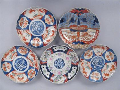 Fifteen Japanese imari plates   