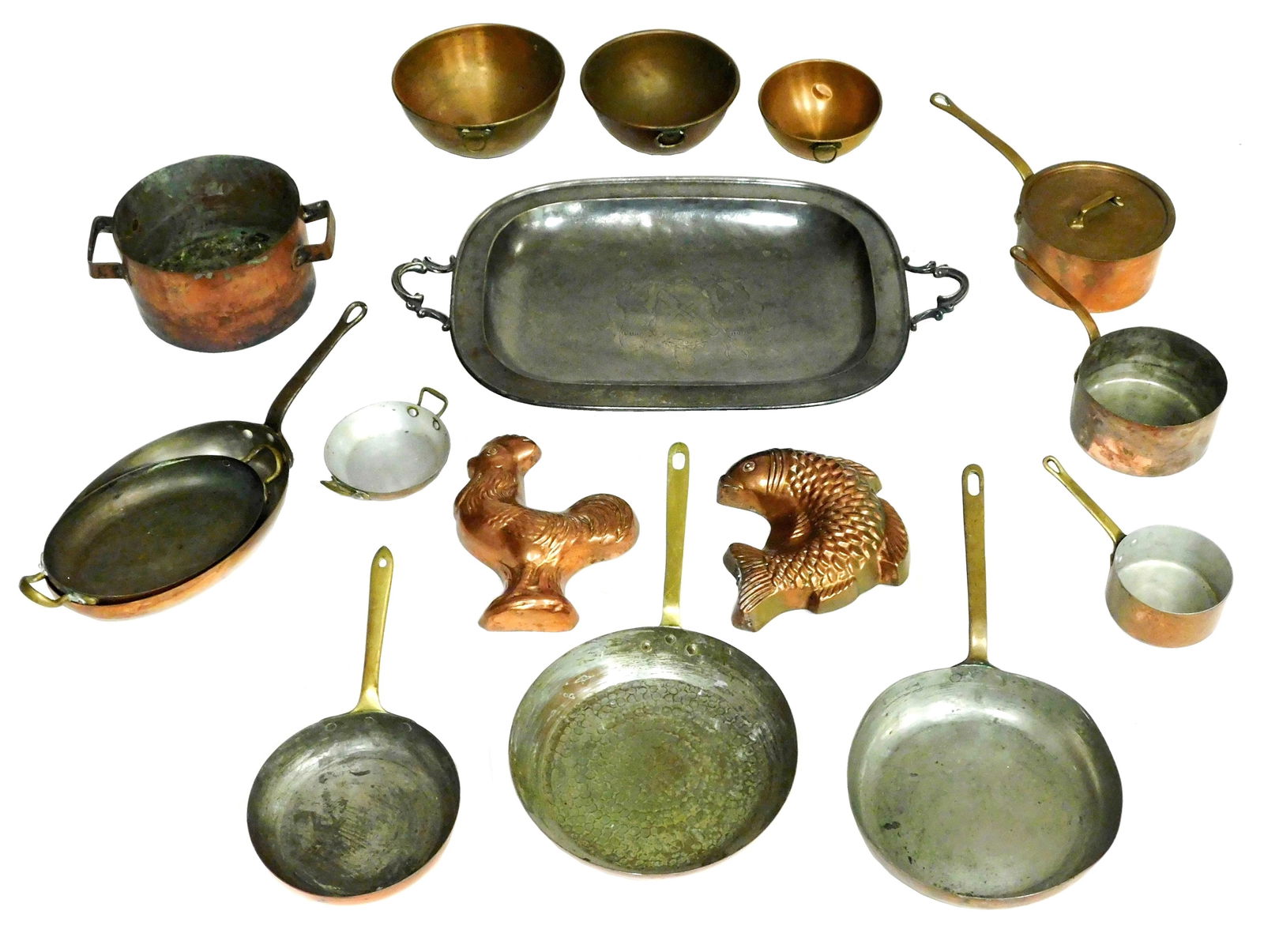 FIFTEEN PIECES OF COPPERWARE AND