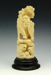 FIGURAL CARVED IVORY ELEPHANT