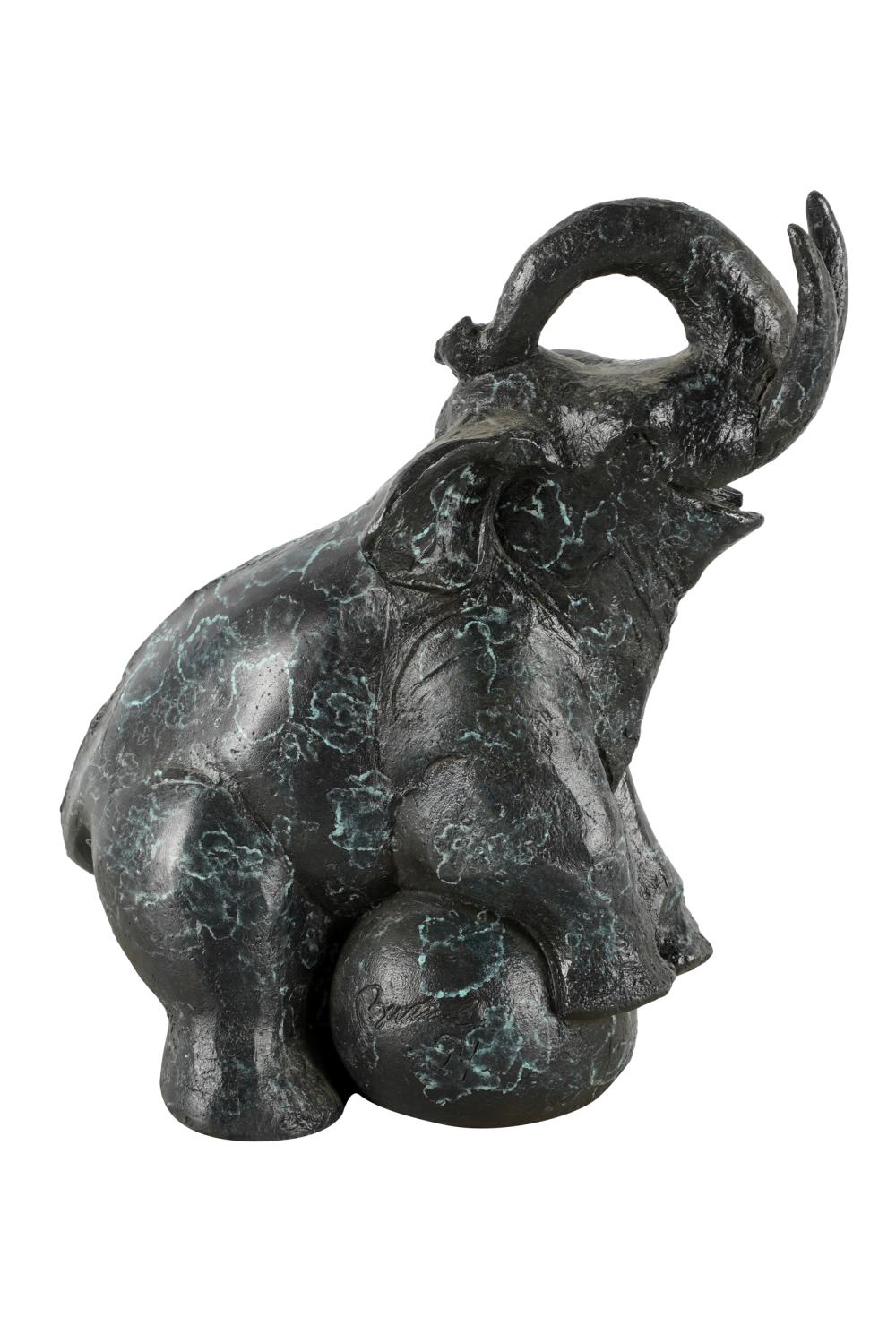 FIGURE OF AN ELEPAHNT WITH