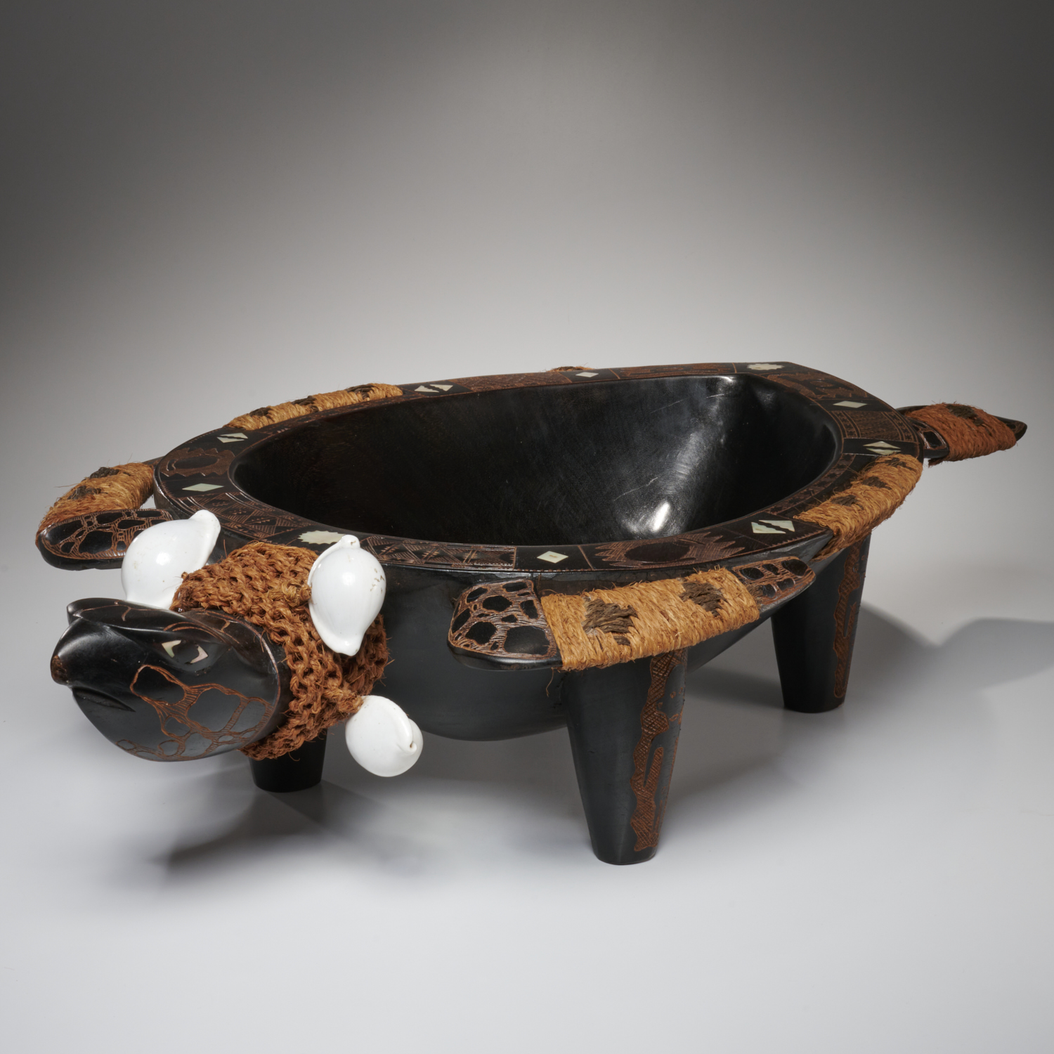 FIJI ARTISAN CRAFTED SEA TURTLE