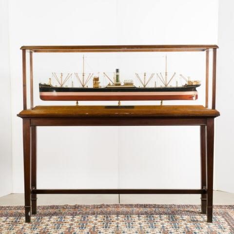 FINE BUILDER'S STEAMSHIP MODEL,