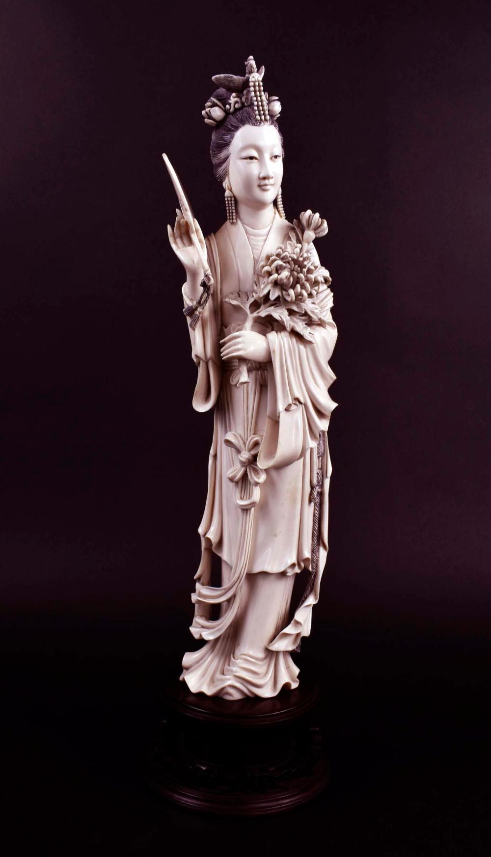 FINE CHINESE CARVED FIGURE OF A