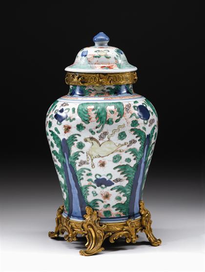 Fine Chinese wucai covered jar with