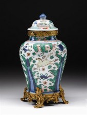 Fine Chinese wucai covered jar