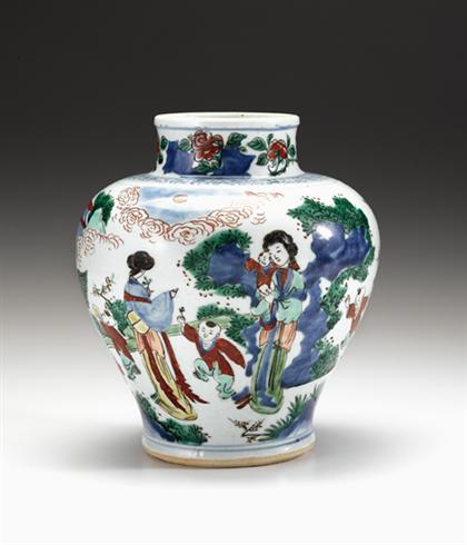 Fine Chinese Wucai porcelain jar