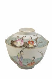 FINE FAMILLE-ROSE COVERED BOWL