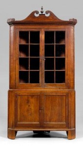 Fine Georgia corner cupboard,