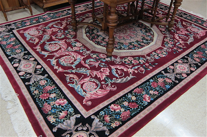 FINE HAND KNOTTED ORIENTAL CARPET a