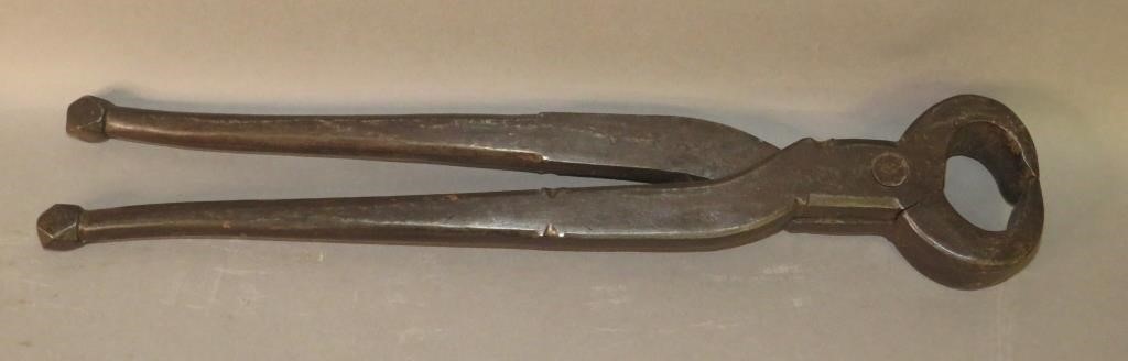 FINE HAND WROUGHT NAIL PINCERSca.