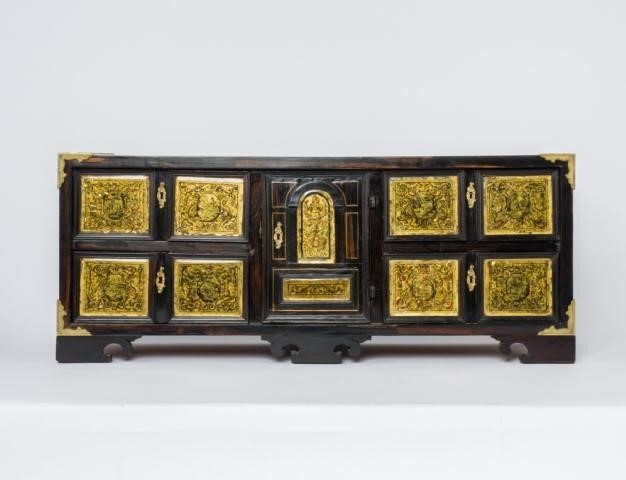 FINE ITALIAN COIN CABINET, EARLY