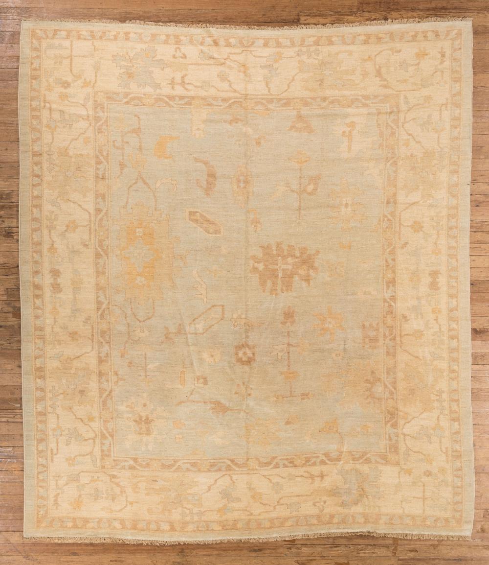 FINE OUSHAK CARPETFine Oushak