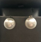 FINE PAIR OF 12.2MM WHITE SOUT