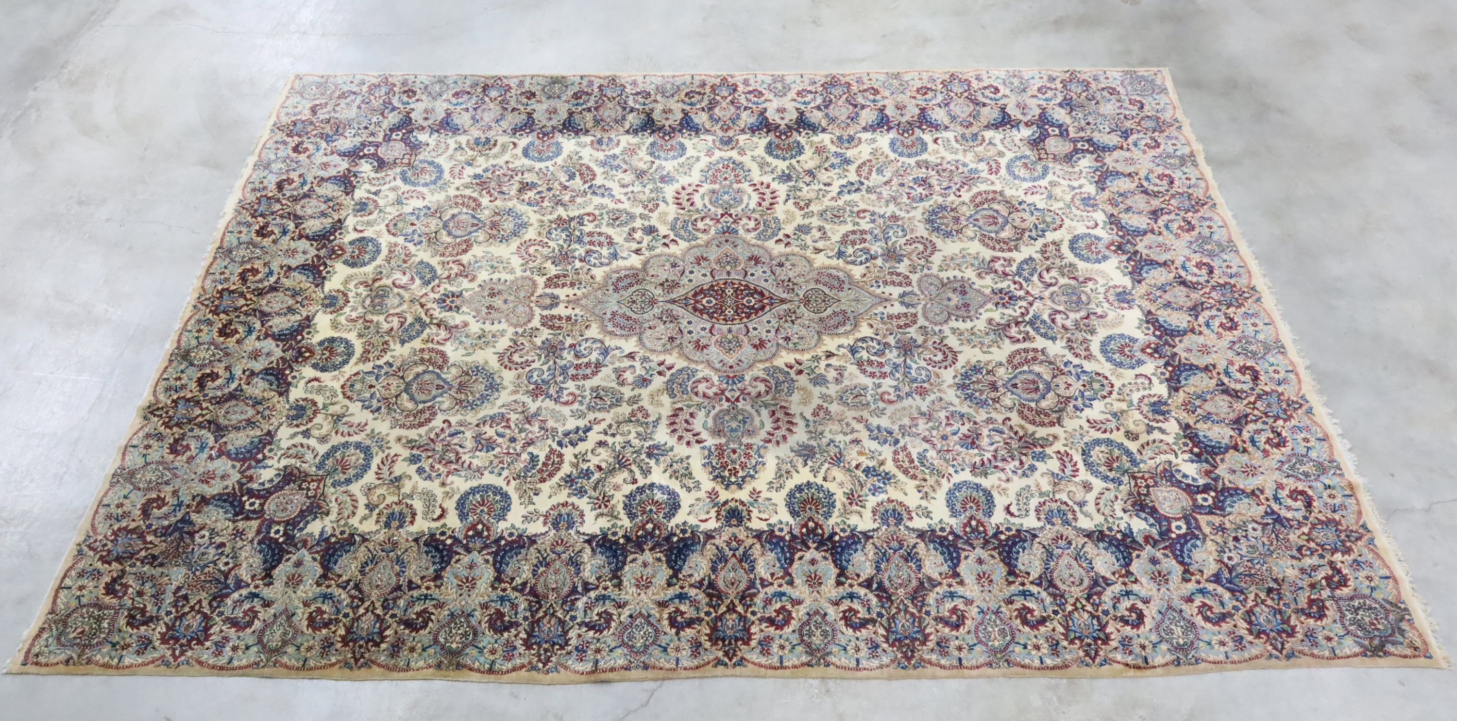 FINE PERSIAN KERMAN ORIENTAL RUG