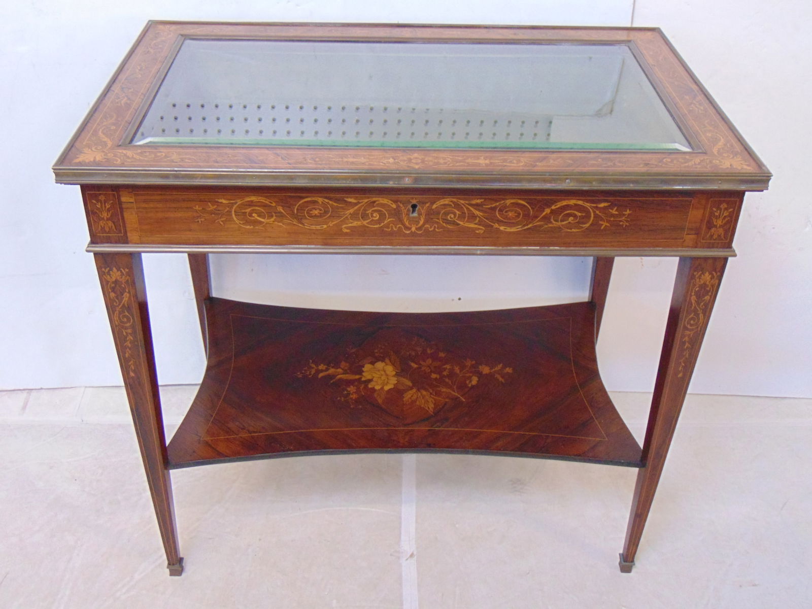 FINE QUALITY INLAID VITRINE TABLE