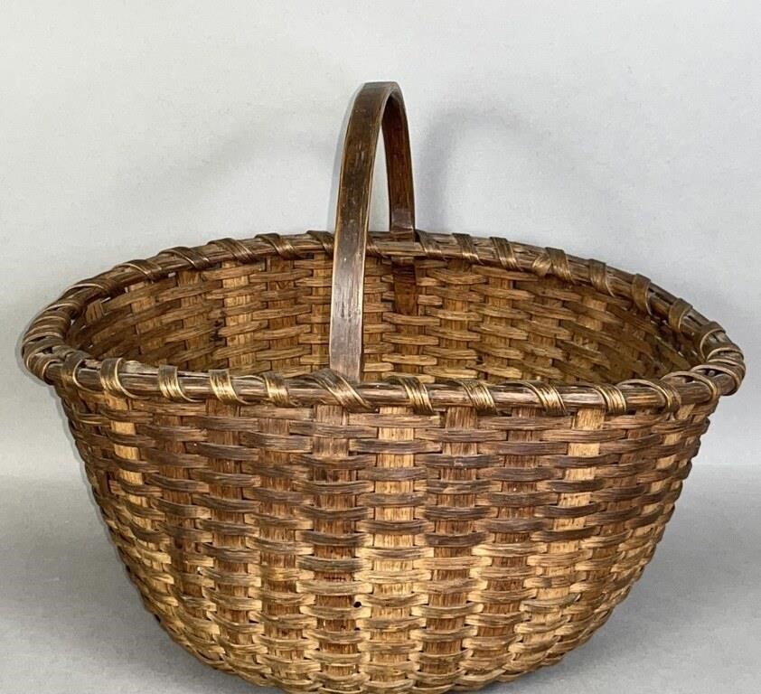 FINE TAGHKANIC-TYPE HANDLED EGG