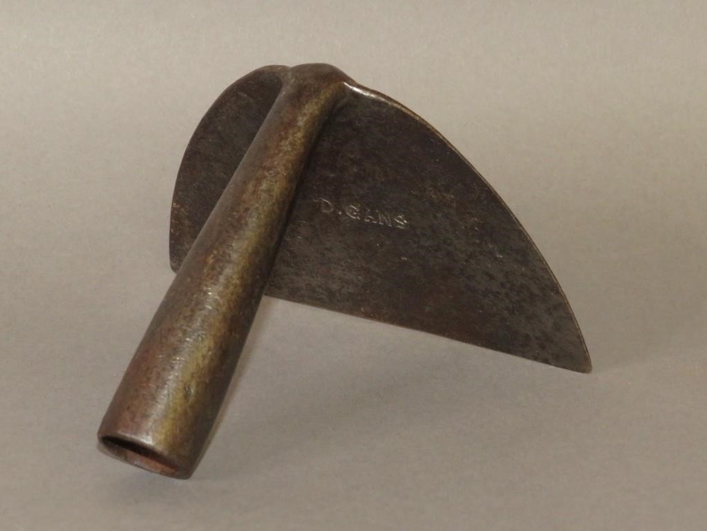 FINE TUBULAR HANDLE WROUGHT IRON