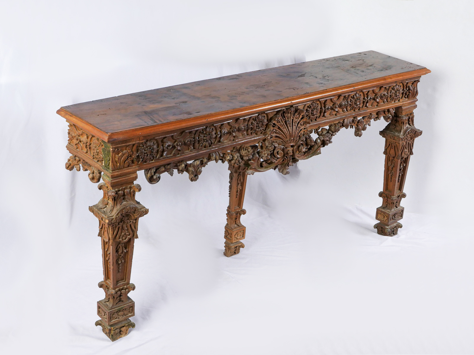 FINELY CARVED CONTINENTAL HALL