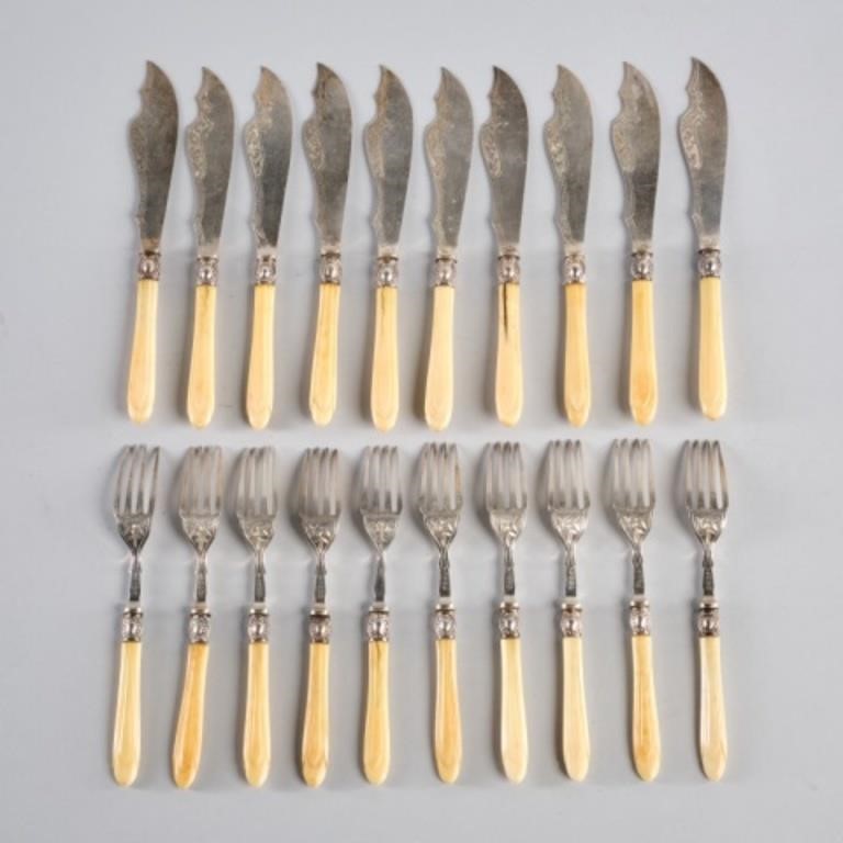 FISH KNIFE & FORK SETA set for