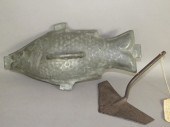 FISH SHAPED ICE CREAM MOLD & R