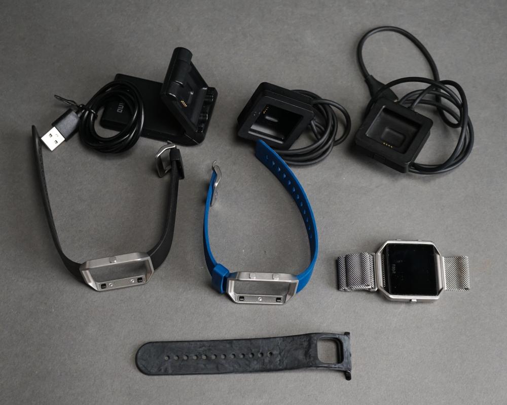 FITBIT WATCH WITH ACCESSORIESFitBit