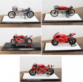 FIVE 1:12 SCALE MODEL MOTORCYC