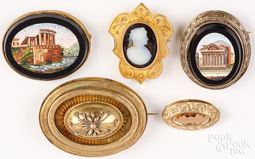 FIVE ANTIQUE BROOCHESFive antique