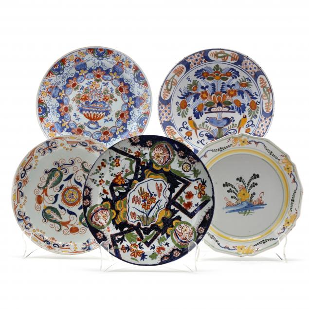 FIVE ANTIQUE DUTCH DELFT PLATES Two