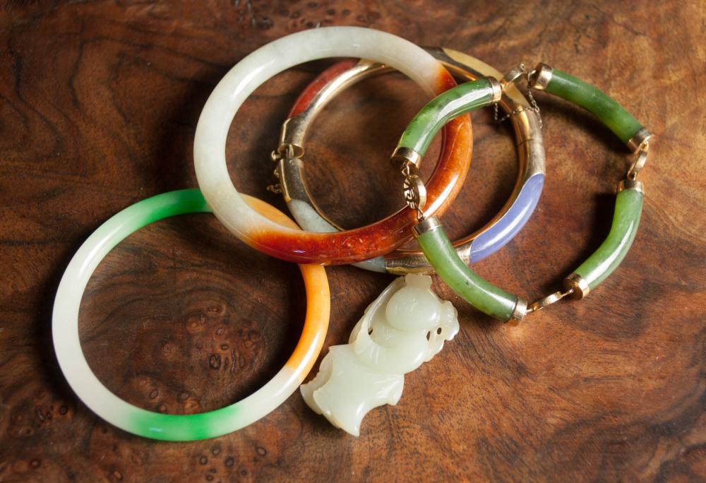 FIVE ARTICLES OF HARDSTONE/JADE