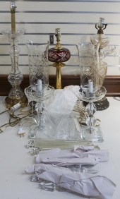 FIVE ASSORTED CRYSTAL AND GLAS