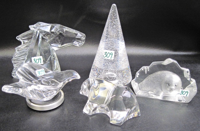 FIVE ASSORTED CRYSTAL/GLASS