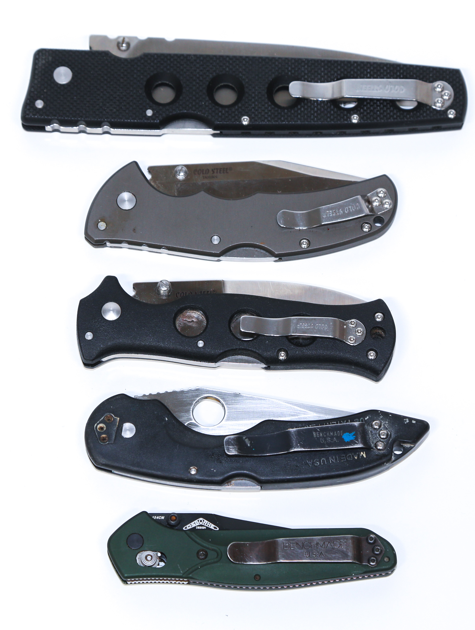 FIVE ASSORTED FOLDING KNIVES