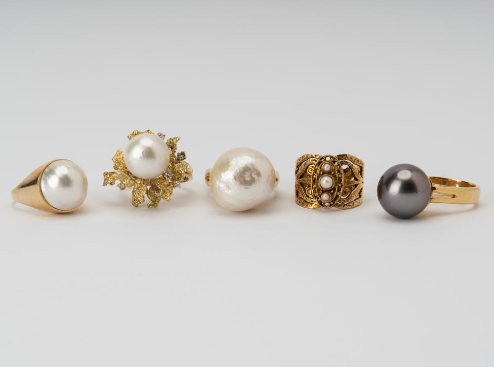 FIVE ASSORTED YELLOW GOLD &