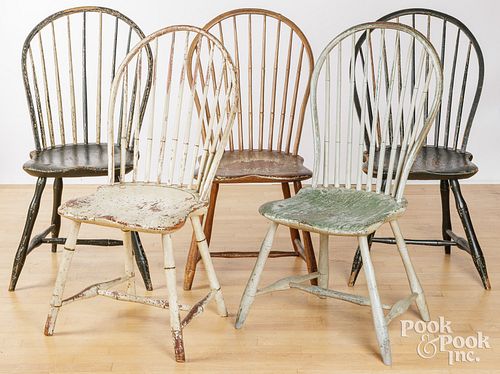 FIVE BOWBACK WINDSOR CHAIRSFive