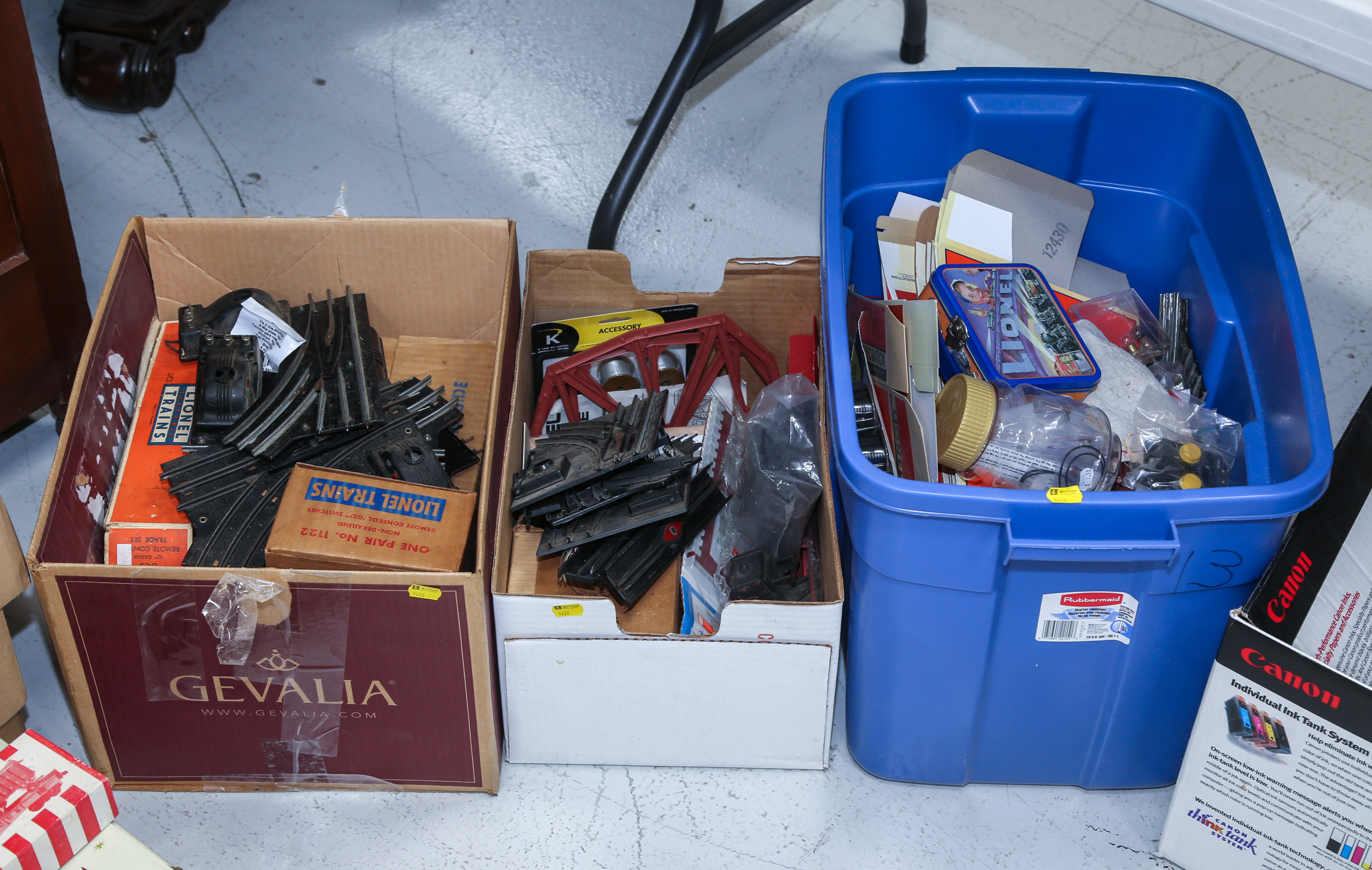 FIVE BOXES OF ASSORTED TRAIN