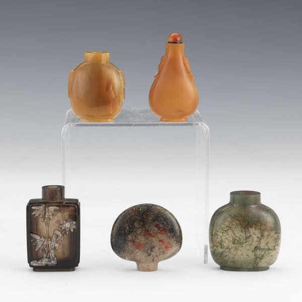 FIVE CARVED SNUFF BOTTLES  Carved