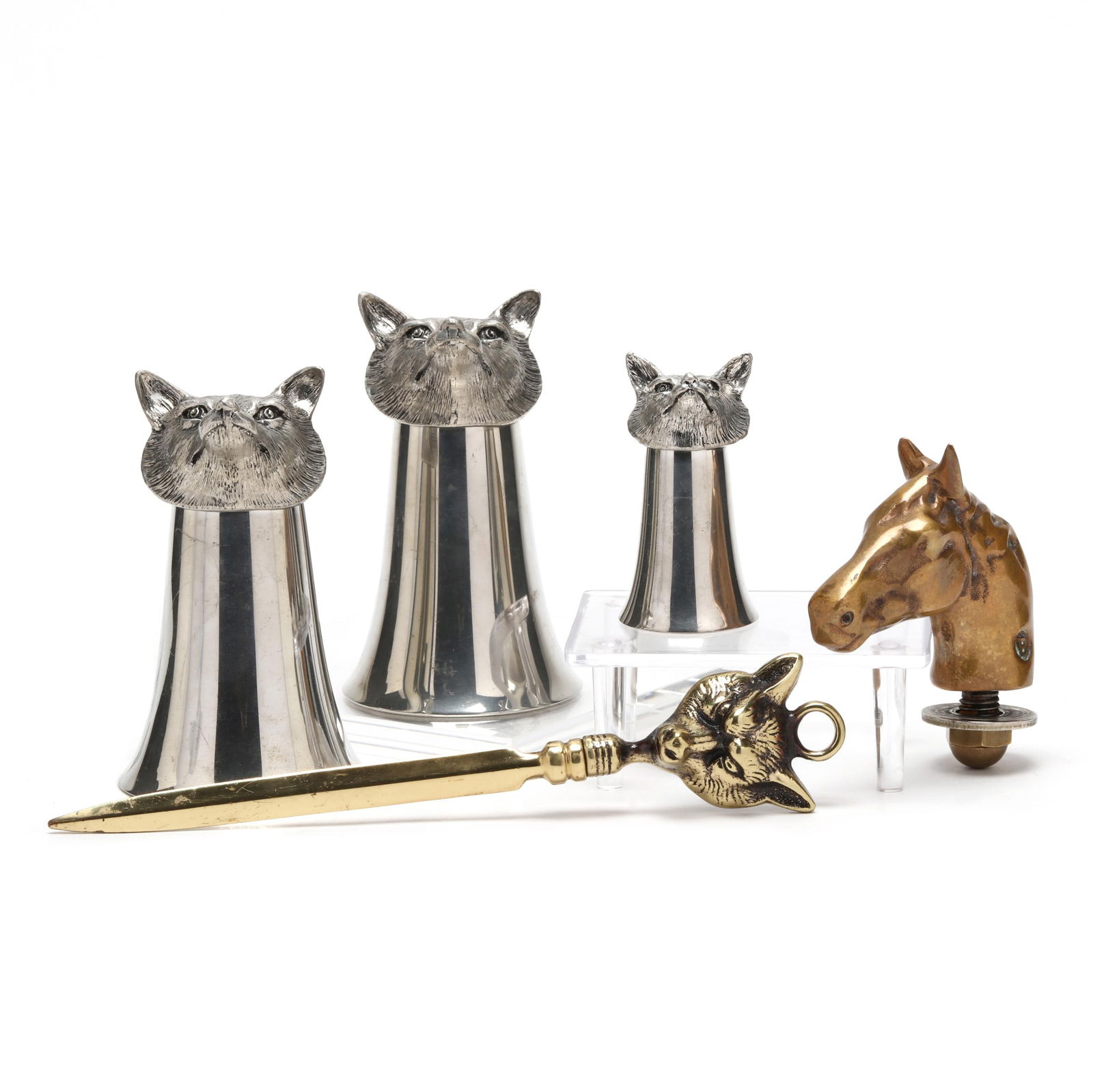 FIVE CAST METAL ACCESSORIES OF
