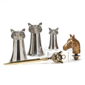 FIVE CAST METAL ACCESSORIES OF
