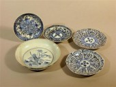 Five Chinese blue and white di