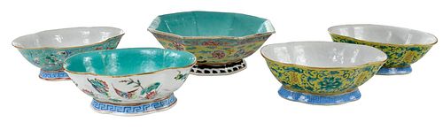 FIVE CHINESE ENAMELED PORCELAIN