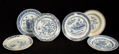 Five Chinese export blue and