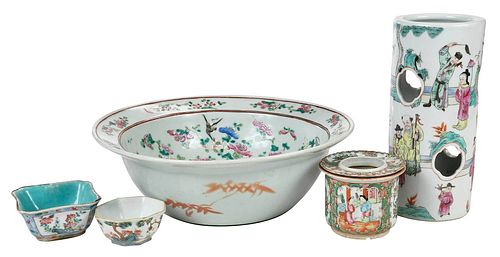 FIVE CHINESE FAMILLE ROSE PORCELAIN